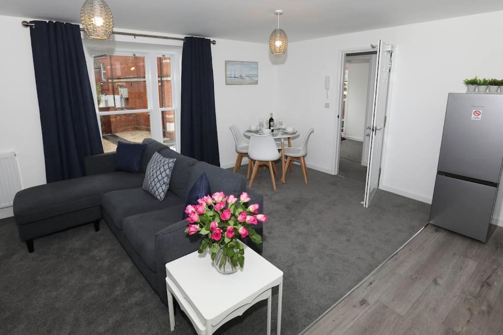 Exmouth - Apartment 1, Strand House - Modern 2 Bedroom Apartment, Perfect Location For Access To Beach & Town Centre - Sleeps 4 Guests - No Parking - Hosted By Rentmyhouse Екстериор снимка